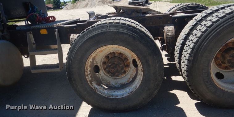 image for item GA9054 1994 Peterbilt 378  semi truck