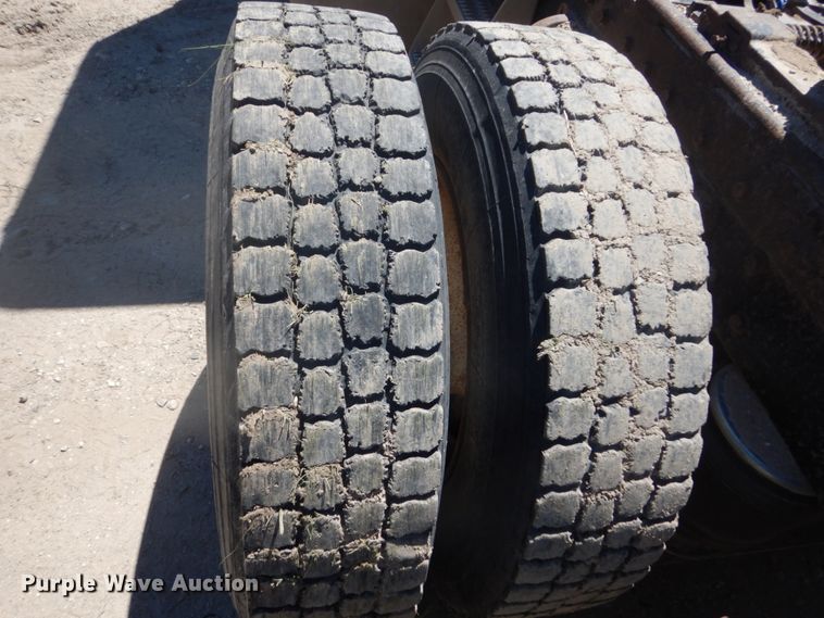 image for item GA9054 1994 Peterbilt 378  semi truck