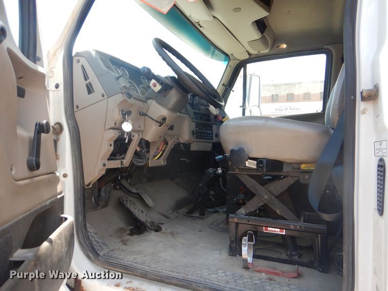 image for item GO9942 2006 Sterling LT8500  dump truck