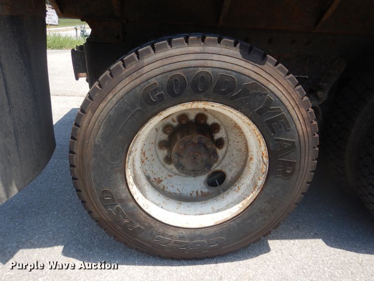 image for item GO9942 2006 Sterling LT8500  dump truck