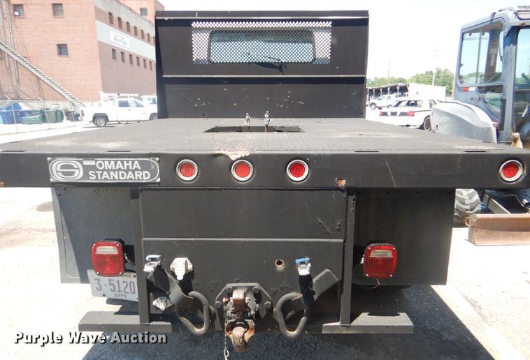 image for item GO9943 2001 International 4900  flatbed truck