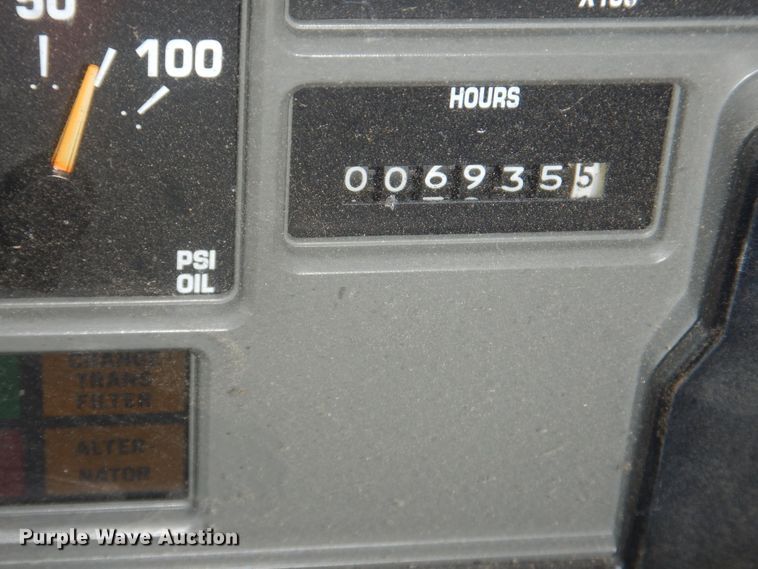 image for item GO9943 2001 International 4900  flatbed truck