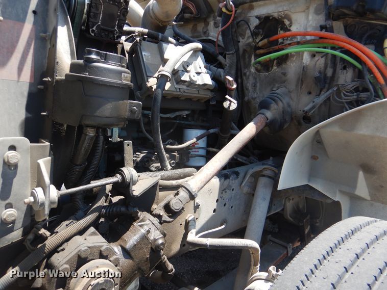 image for item GO9943 2001 International 4900  flatbed truck