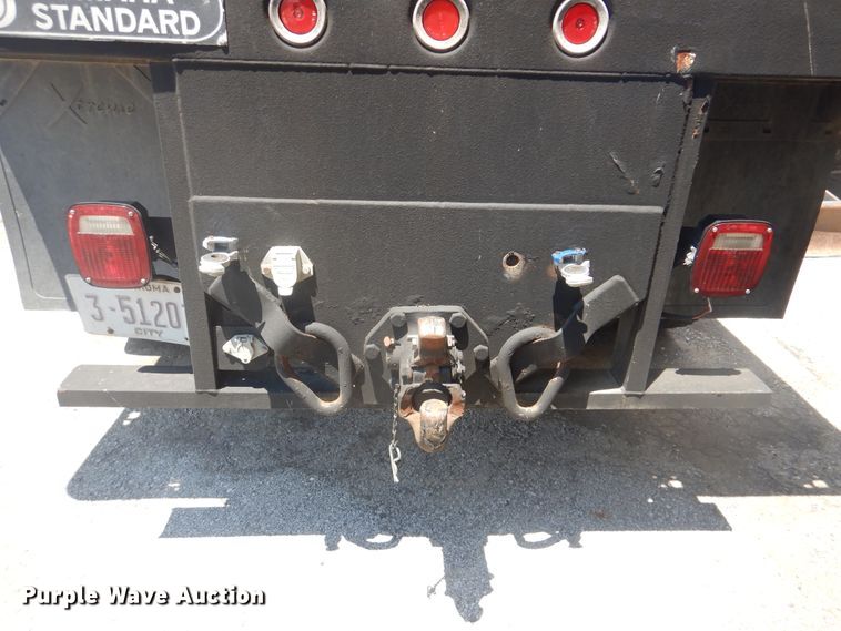 image for item GO9943 2001 International 4900  flatbed truck