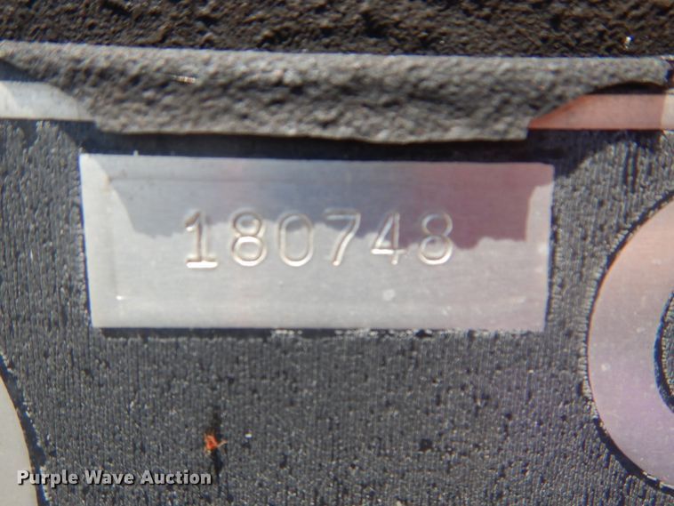 image for item GO9943 2001 International 4900  flatbed truck