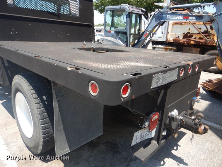 image for item GO9943 2001 International 4900  flatbed truck