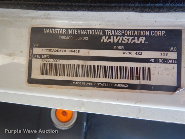 image for item GO9943 2001 International 4900  flatbed truck