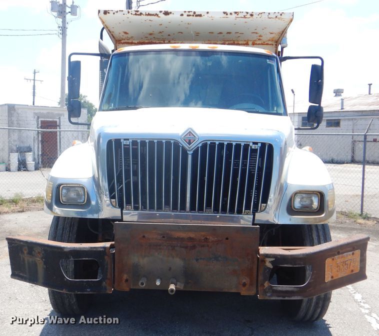 image for item GO9944 2003 International 7400  dump truck