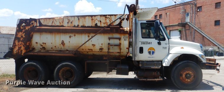 image for item GO9944 2003 International 7400  dump truck