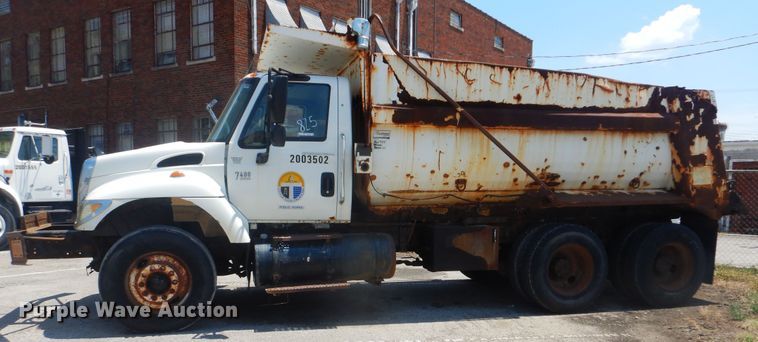 image for item GO9944 2003 International 7400  dump truck