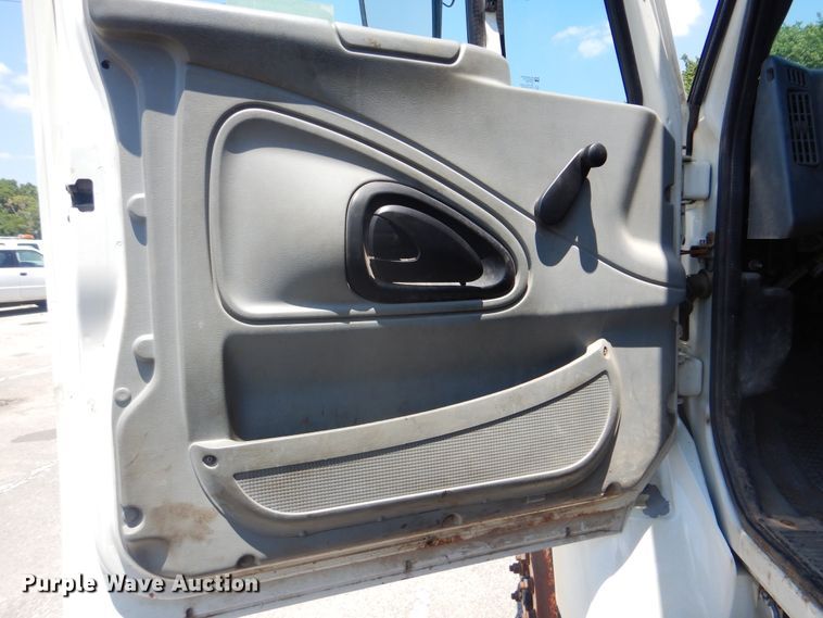 image for item GO9944 2003 International 7400  dump truck