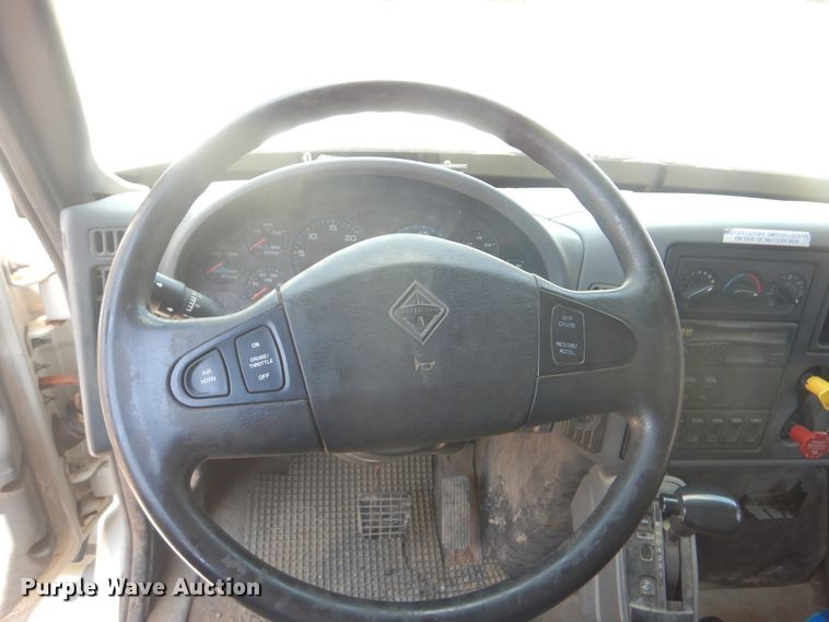 image for item GO9944 2003 International 7400  dump truck