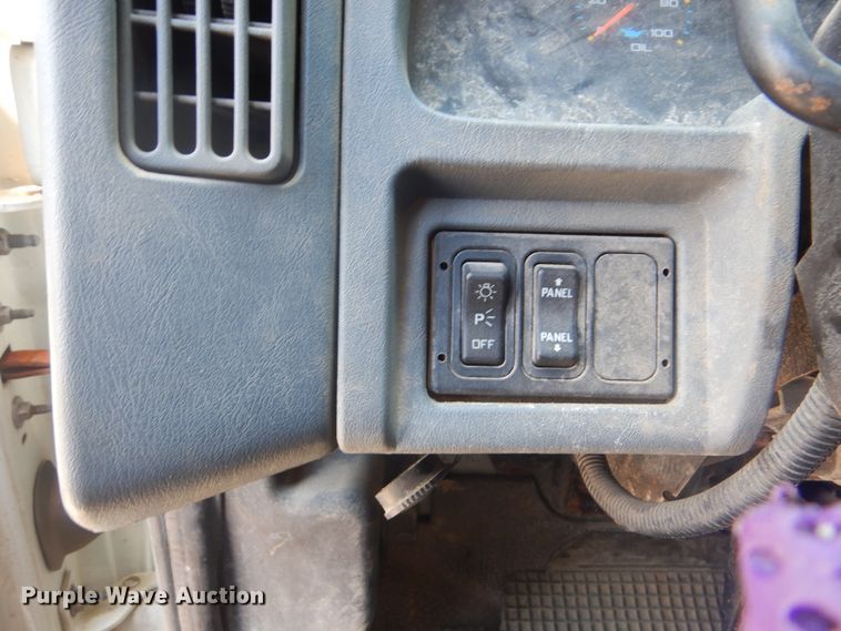 image for item GO9944 2003 International 7400  dump truck