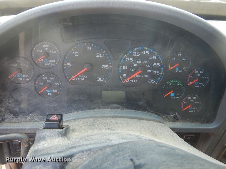 image for item GO9944 2003 International 7400  dump truck