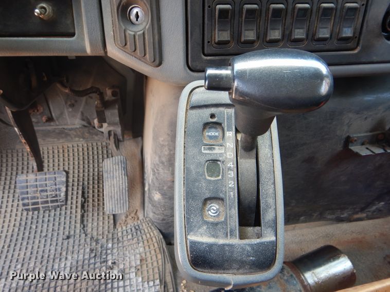 image for item GO9944 2003 International 7400  dump truck