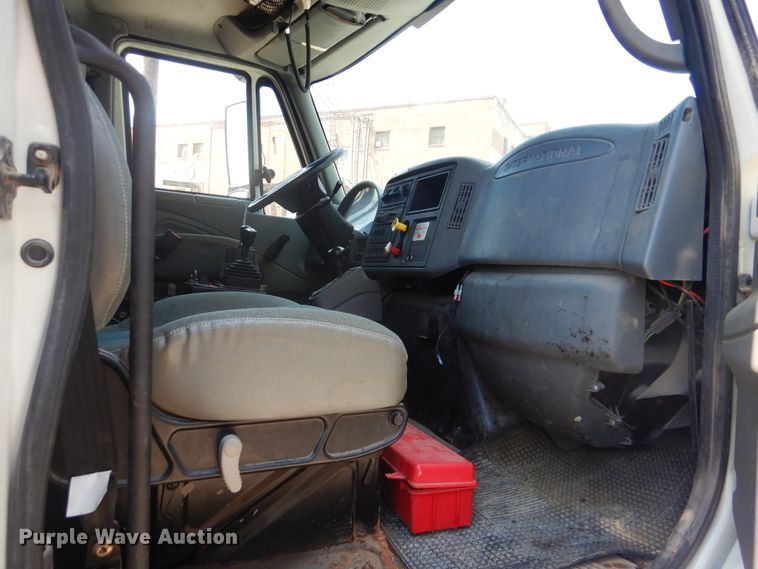 image for item GO9944 2003 International 7400  dump truck