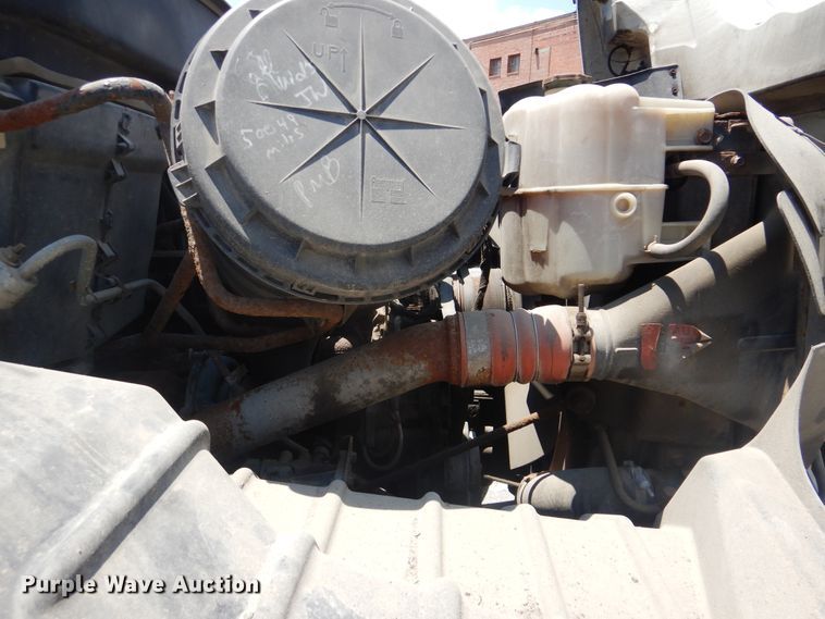 image for item GO9944 2003 International 7400  dump truck