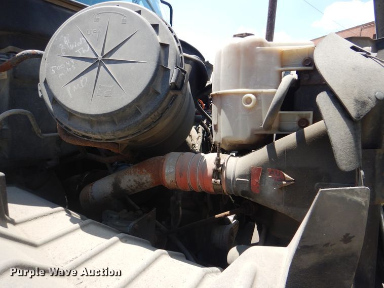 image for item GO9944 2003 International 7400  dump truck