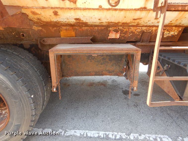 image for item GO9944 2003 International 7400  dump truck