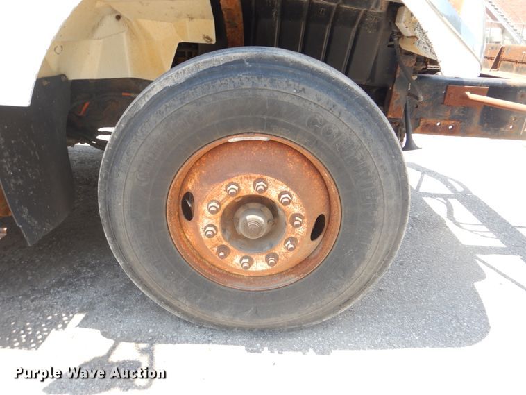 image for item GO9944 2003 International 7400  dump truck