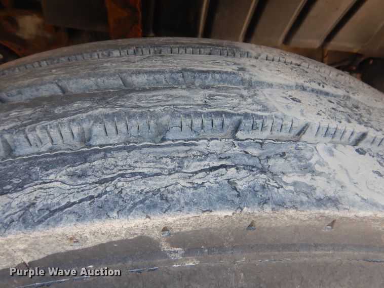 image for item GO9944 2003 International 7400  dump truck