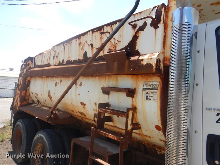 image for item GO9944 2003 International 7400  dump truck