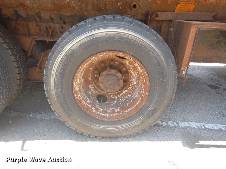 image for item GO9944 2003 International 7400  dump truck