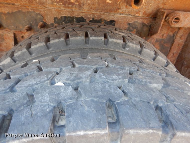 image for item GO9944 2003 International 7400  dump truck