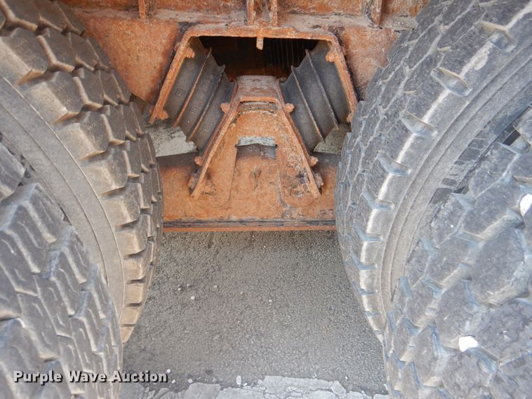 image for item GO9944 2003 International 7400  dump truck