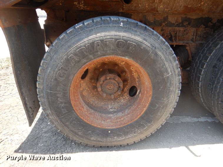 image for item GO9944 2003 International 7400  dump truck