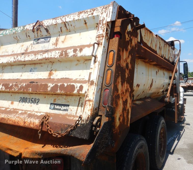 image for item GO9944 2003 International 7400  dump truck