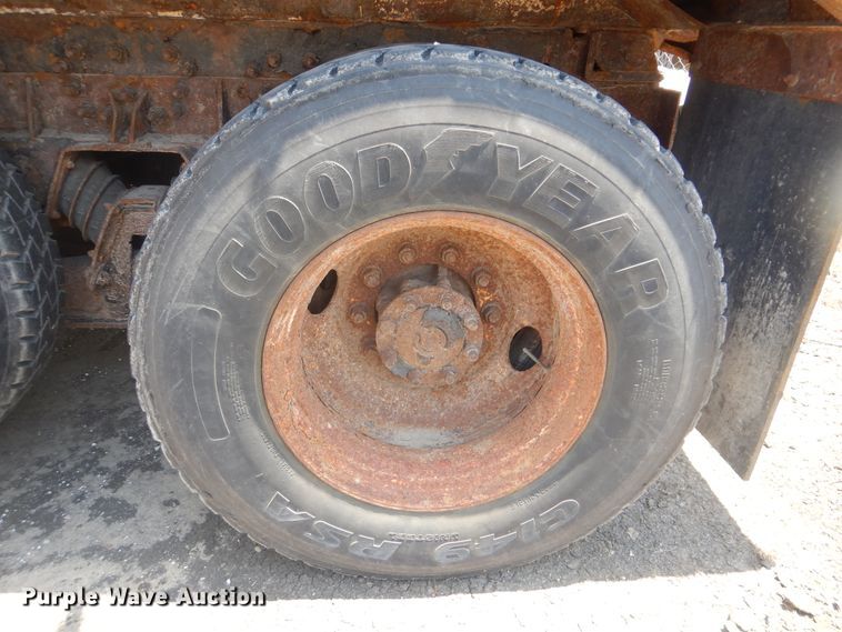 image for item GO9944 2003 International 7400  dump truck