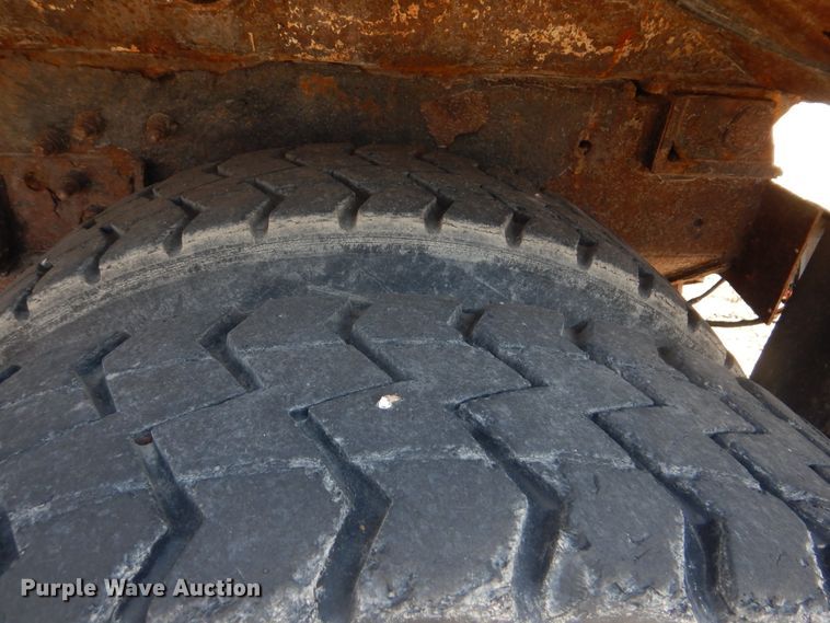 image for item GO9944 2003 International 7400  dump truck