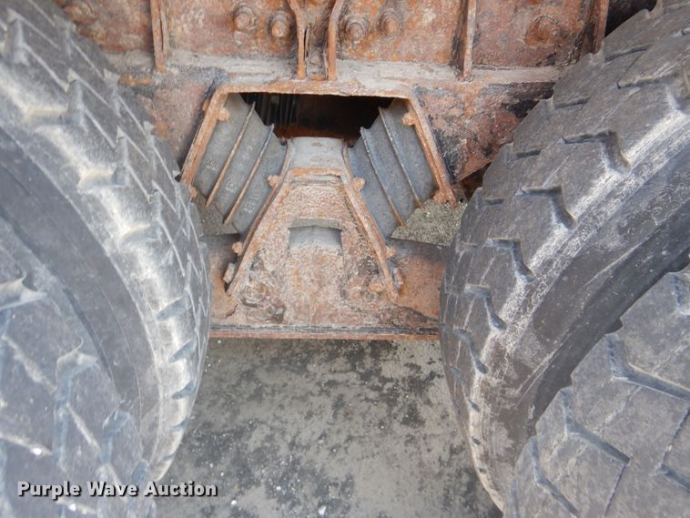 image for item GO9944 2003 International 7400  dump truck