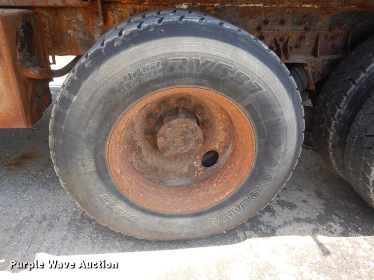 image for item GO9944 2003 International 7400  dump truck