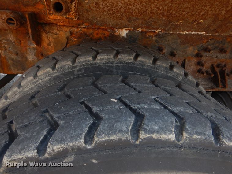 image for item GO9944 2003 International 7400  dump truck