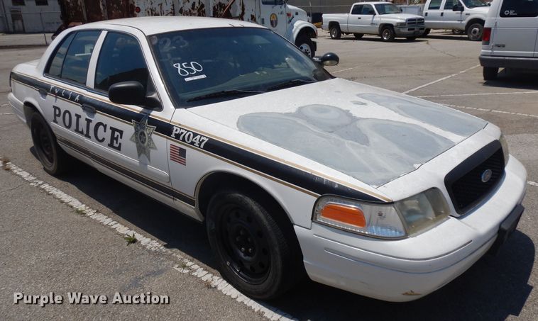 image for item GO9945 2007 Ford Crown Victoria Police Interceptor