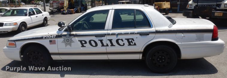image for item GO9945 2007 Ford Crown Victoria Police Interceptor