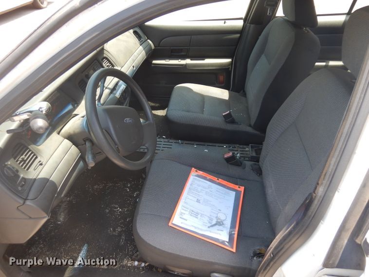 image for item GO9945 2007 Ford Crown Victoria Police Interceptor