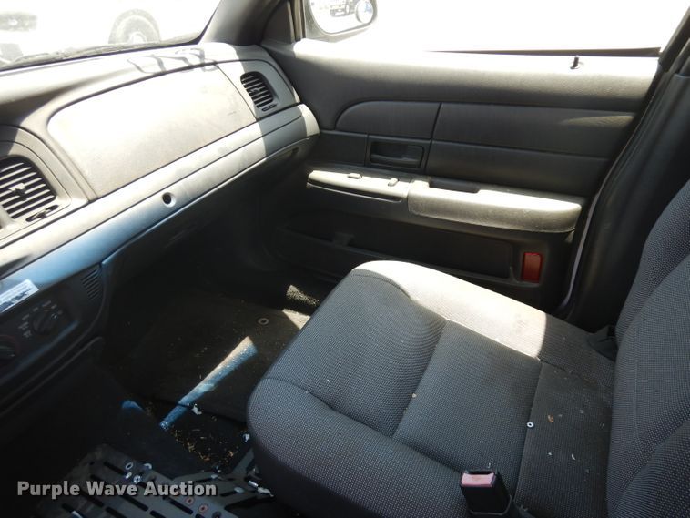 image for item GO9945 2007 Ford Crown Victoria Police Interceptor