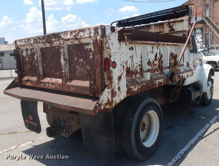 image for item GO9959 1996 International 4900  dump truck