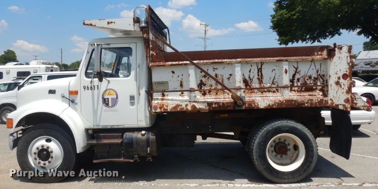 image for item GO9959 1996 International 4900  dump truck