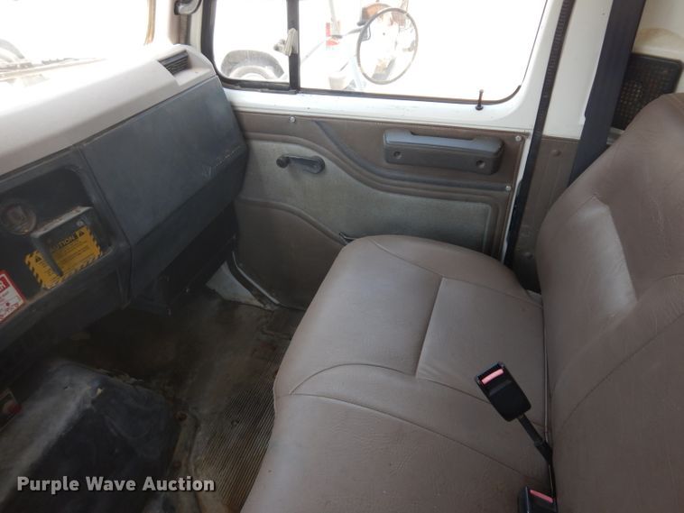 image for item GO9959 1996 International 4900  dump truck