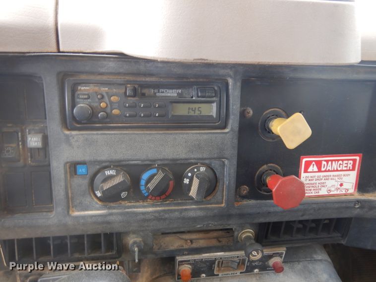 image for item GO9959 1996 International 4900  dump truck