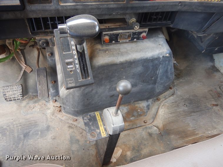 image for item GO9959 1996 International 4900  dump truck