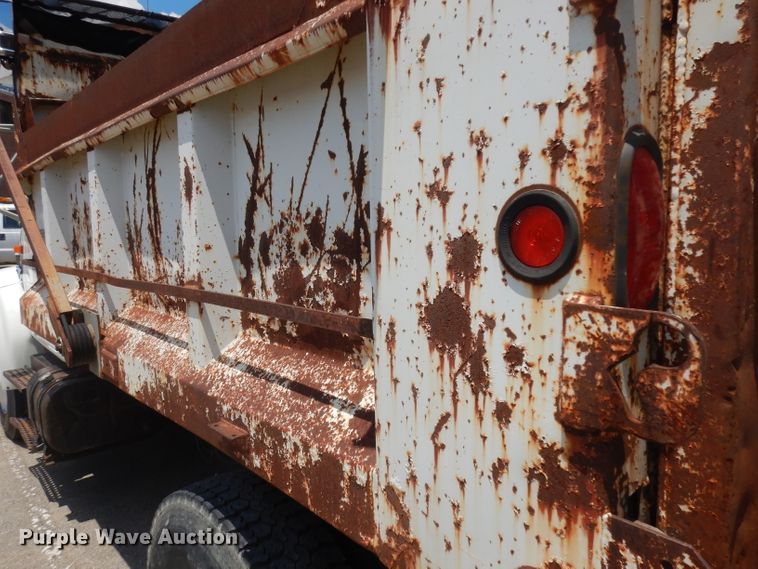 image for item GO9959 1996 International 4900  dump truck