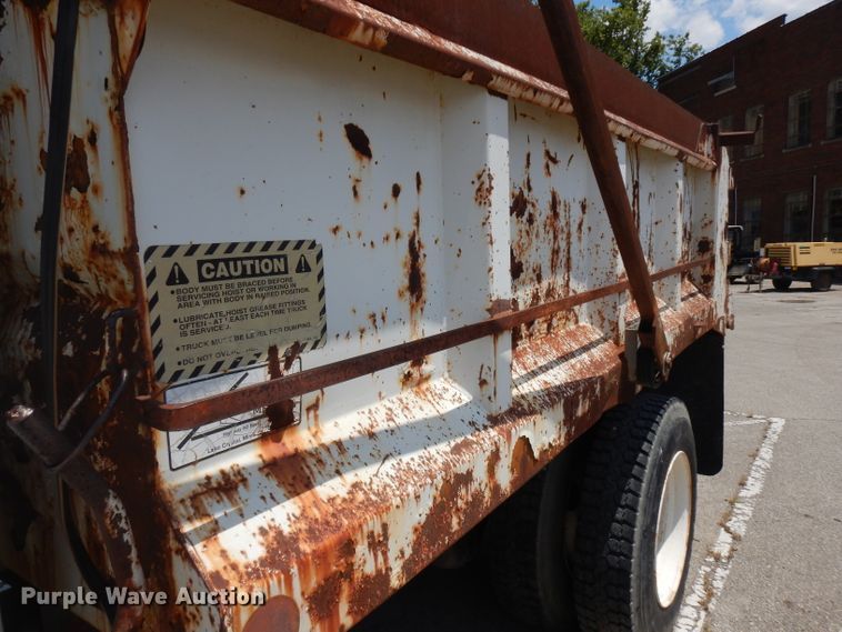 image for item GO9959 1996 International 4900  dump truck