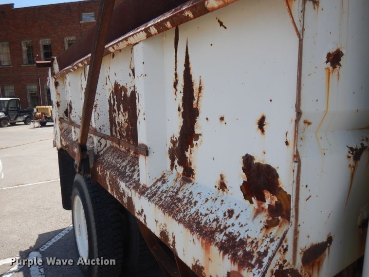 image for item GO9959 1996 International 4900  dump truck