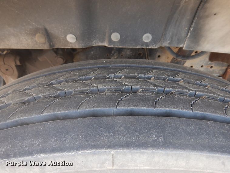 image for item GO9959 1996 International 4900  dump truck