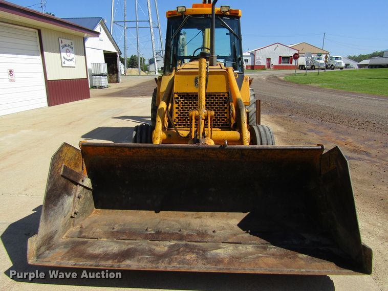 image for item GQ9022 1989 John Deere 210C  backhoe